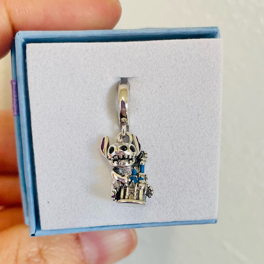 Lilo and stitch Disneyland castle charm - Picture 2 of 5